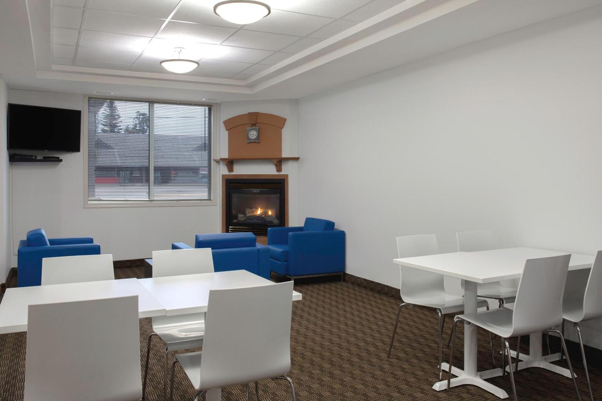 Days Inn By Wyndham Whitecourt Exterior foto